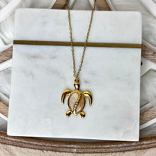 Cargar imagen en el visor de la galería, La Tortuga Necklace