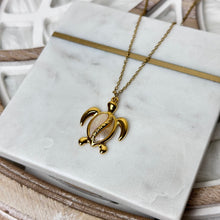 Cargar imagen en el visor de la galería, La Tortuga Necklace