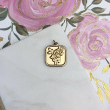 Cargar imagen en el visor de la galería, Rose Charm

