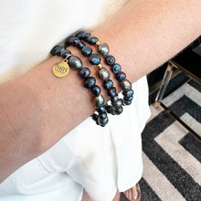 Cargar imagen en el visor de la galería, Queen of Night Pearl Bracelet
