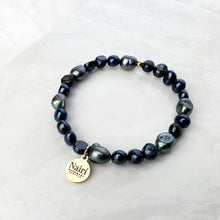 Cargar imagen en el visor de la galería, Queen of Night Pearl Bracelet
