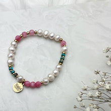 Cargar imagen en el visor de la galería, Petunia Pearl Bracelet
