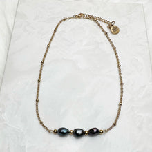 Load image into Gallery viewer, Queen of Night Necklace Black

